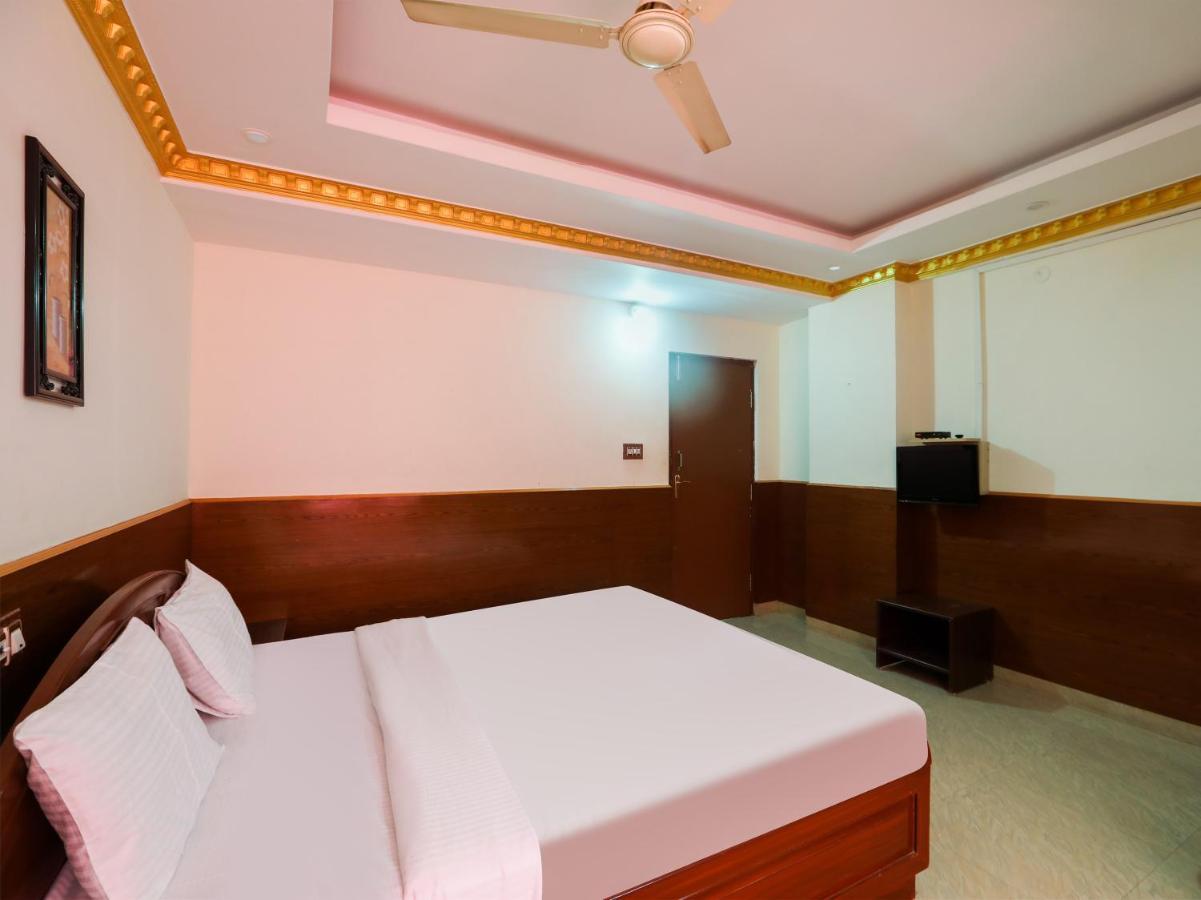 Capital O 84002 Hotel Top In Town President Kushalanagar Bagian luar foto