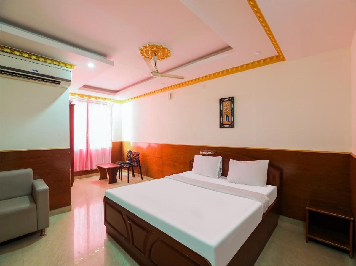 Capital O 84002 Hotel Top In Town President Kushalanagar Bagian luar foto