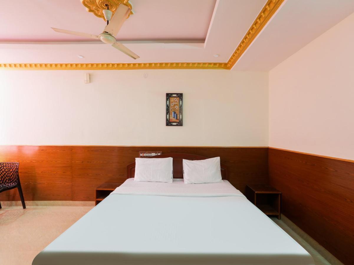 Capital O 84002 Hotel Top In Town President Kushalanagar Bagian luar foto