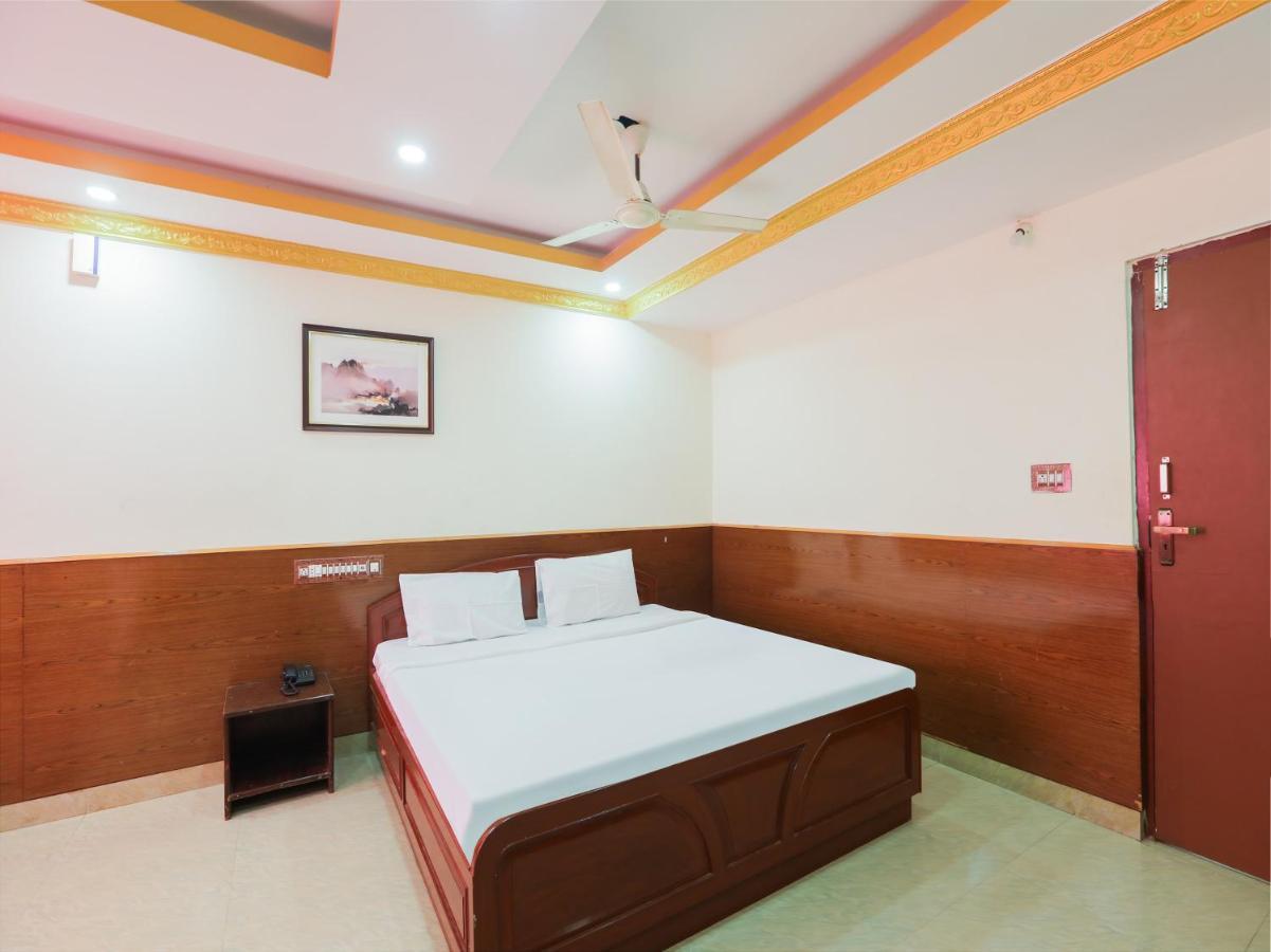 Capital O 84002 Hotel Top In Town President Kushalanagar Bagian luar foto