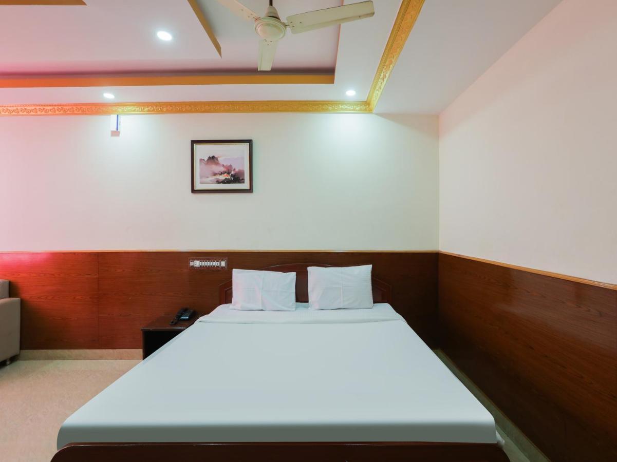Capital O 84002 Hotel Top In Town President Kushalanagar Bagian luar foto
